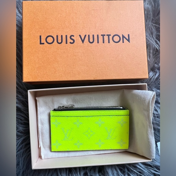 Louis Vuitton Coin Card Holder Wallet
Neon Yellow - Picture 2 of 16